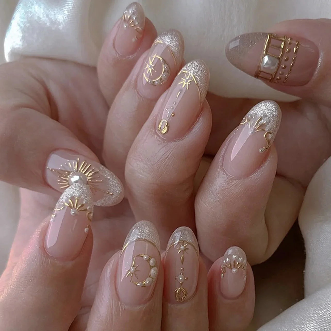 Hot Stamping Metal Gold Star Almond Fake Nails Art Thanksgiving Totem Moon Pearl Sun False Nails Charms Press on Nails Manicure