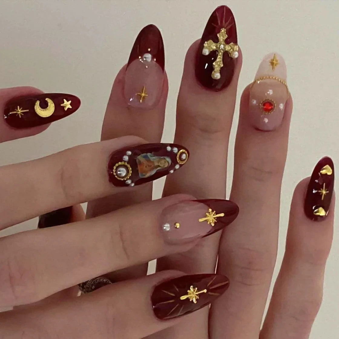 Hot Stamping Metal Gold Star Almond Fake Nails Art Thanksgiving Totem Moon Pearl Sun False Nails Charms Press on Nails Manicure