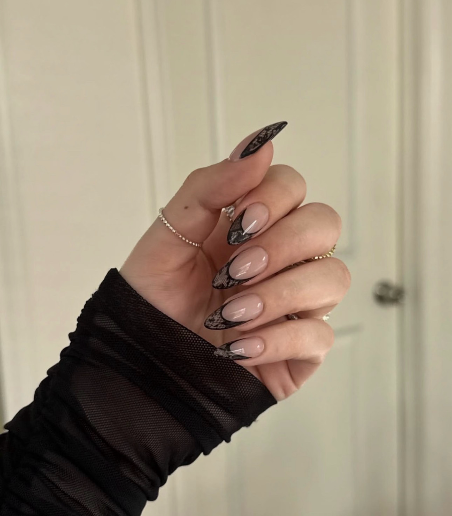 Dark Lace French Tip